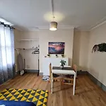 Lovely Private Room Near Central London