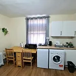 Lovely Private Room Near Central London
