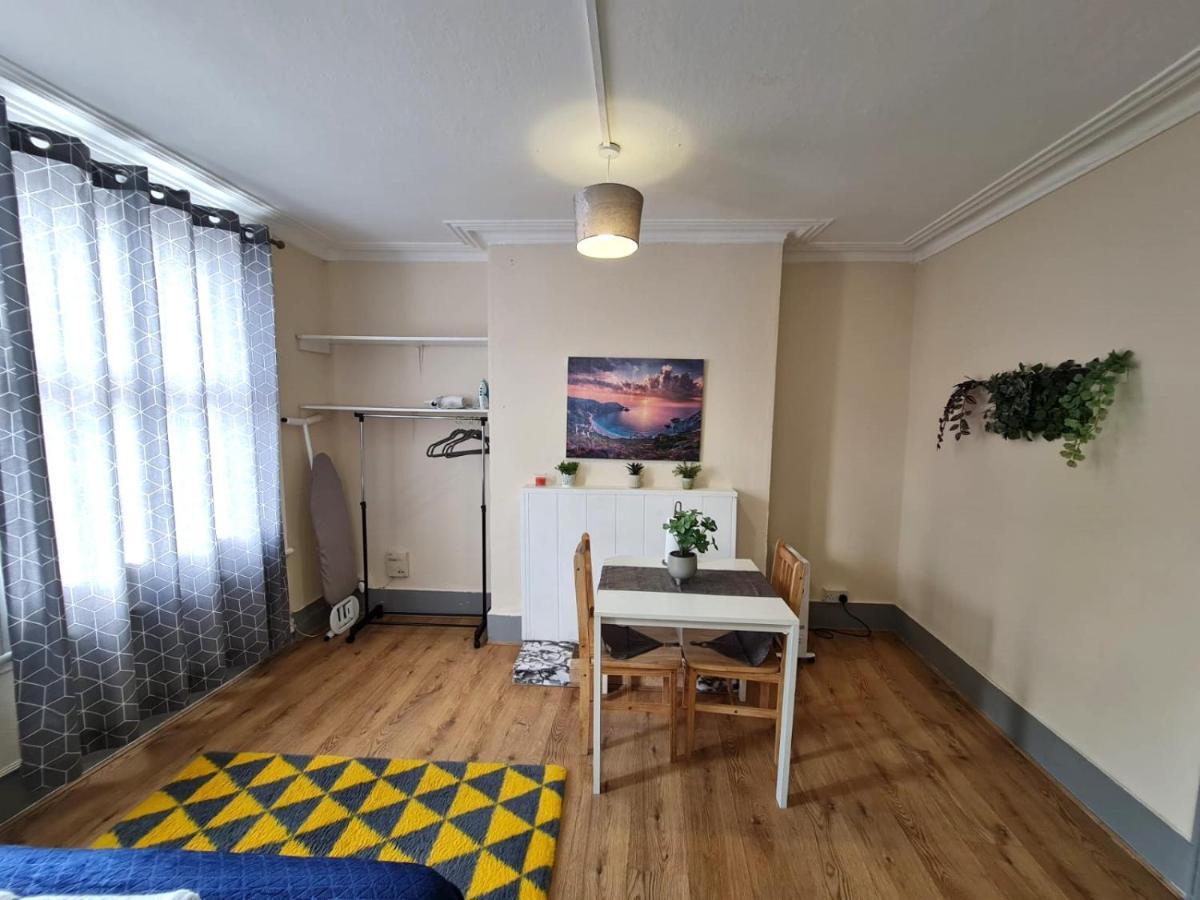 Appartement Lovely Private Near Central Londen